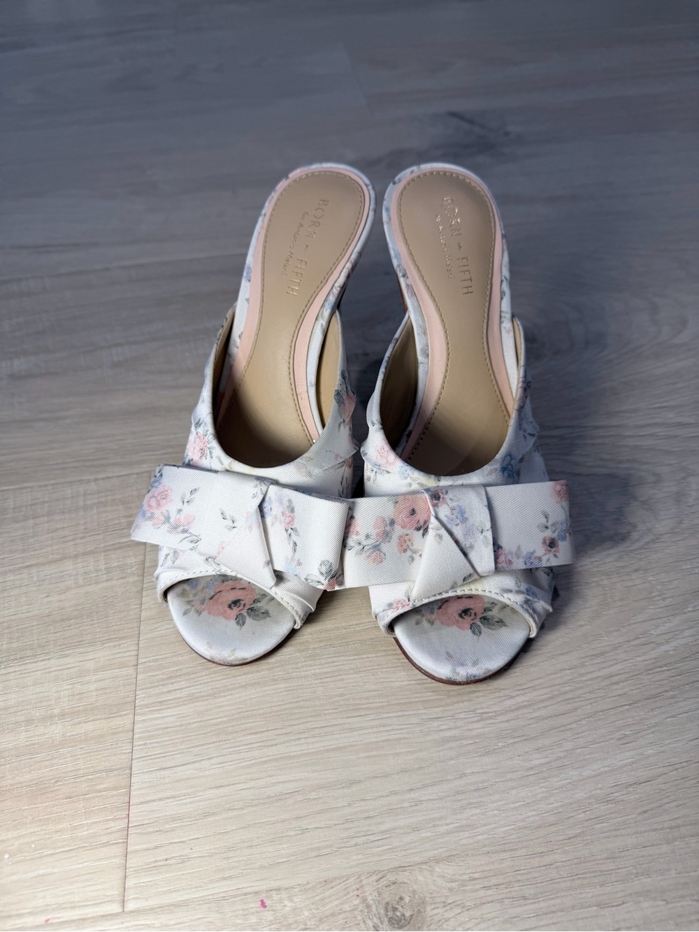 ANTONIO MELANI White Floral Bow Open-Toe Mules with Pink Accents